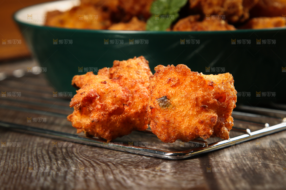 深底上的豆腐丸子