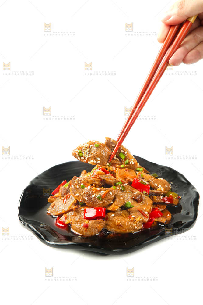 筷子上夹着猪宝肉