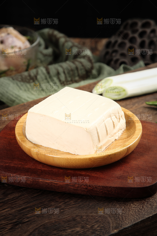 木盘里的豆腐