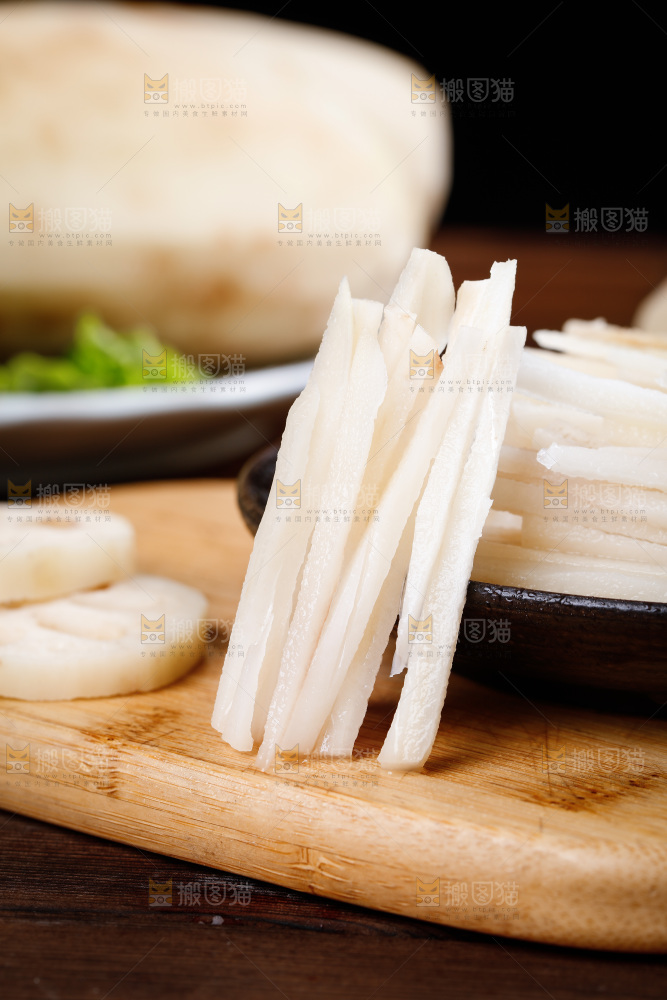 木底上的莲藕