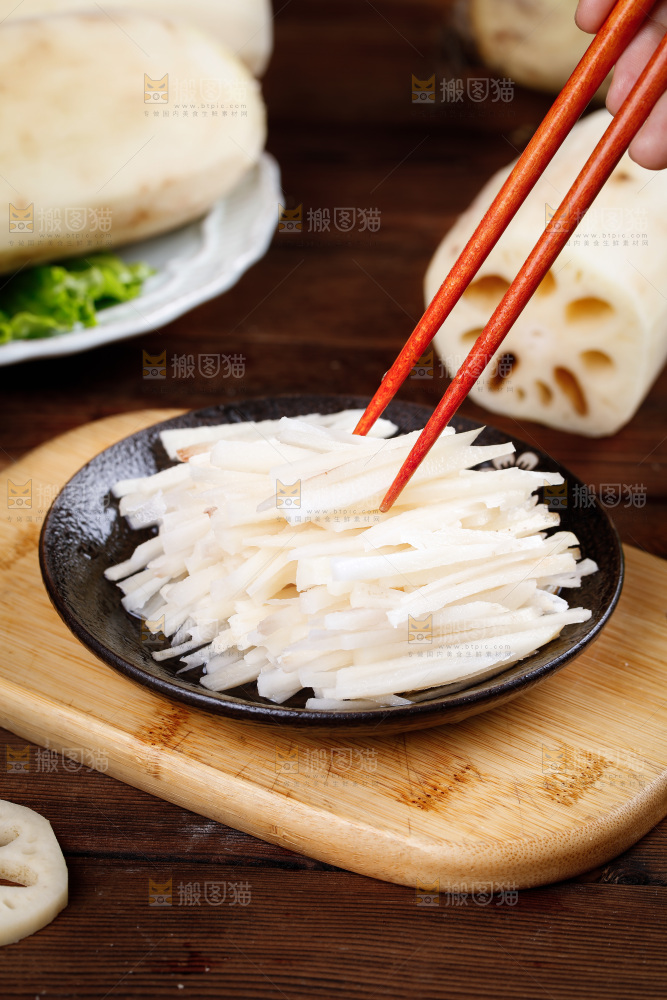 筷子上夹着藕丝