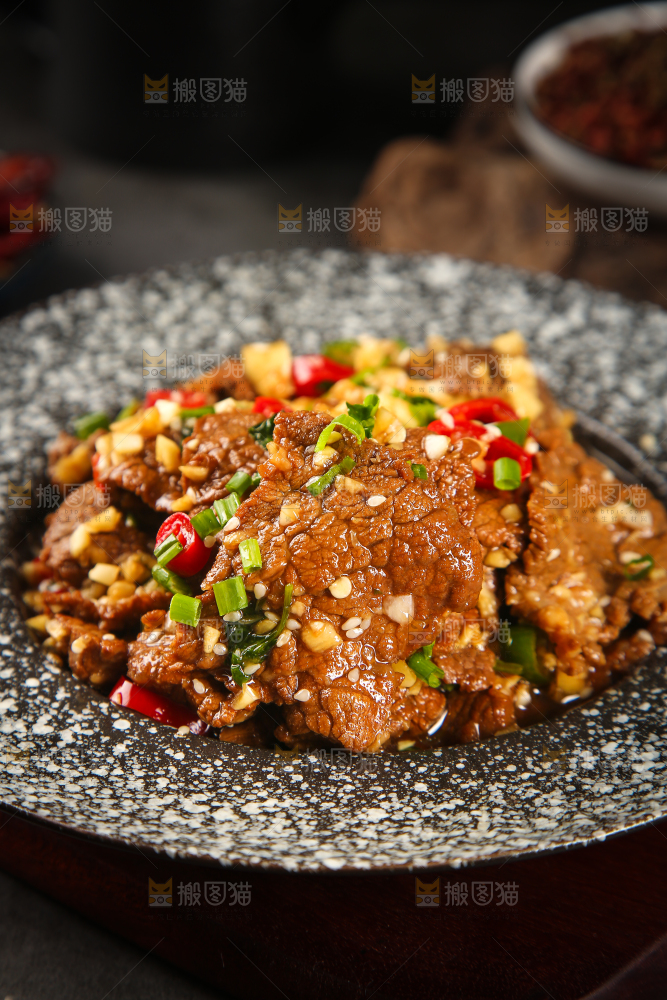 一盘凉拌酱牛肉