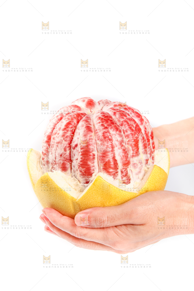 手里捧着红柚