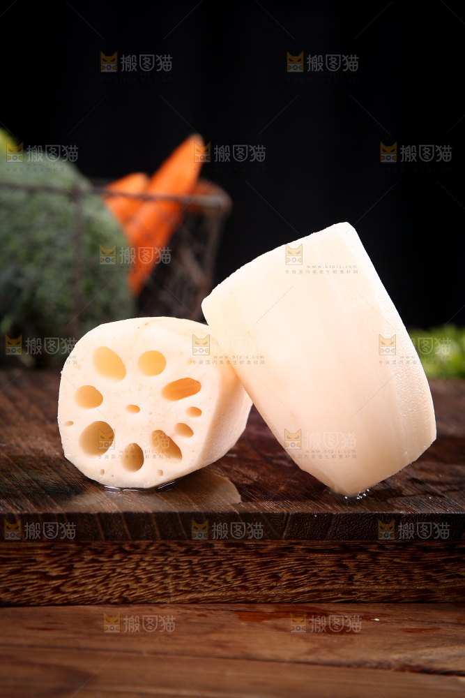 木底上的莲藕