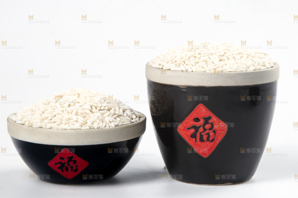 白底上的长粒糯米