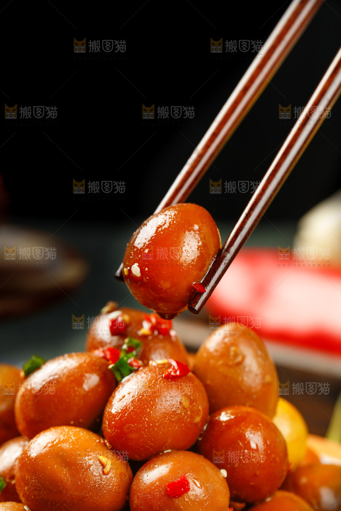 筷子上夹着乡巴佬蛋