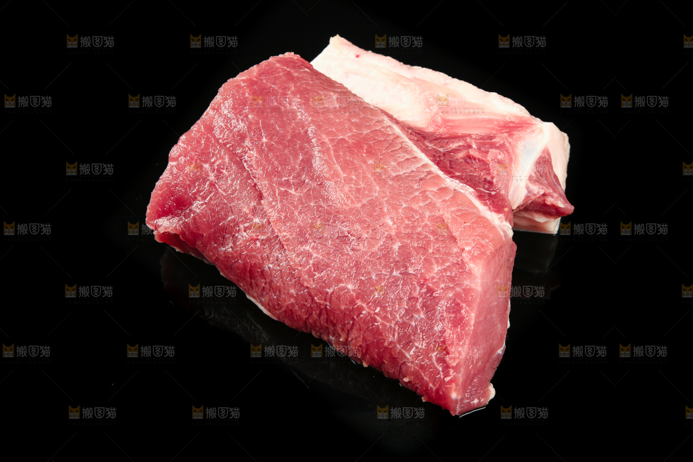 黑底上的猪里脊肉