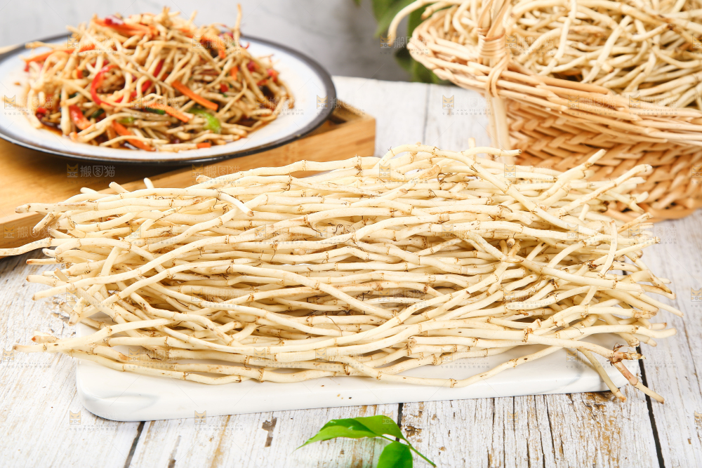 一堆新鲜鱼腥草