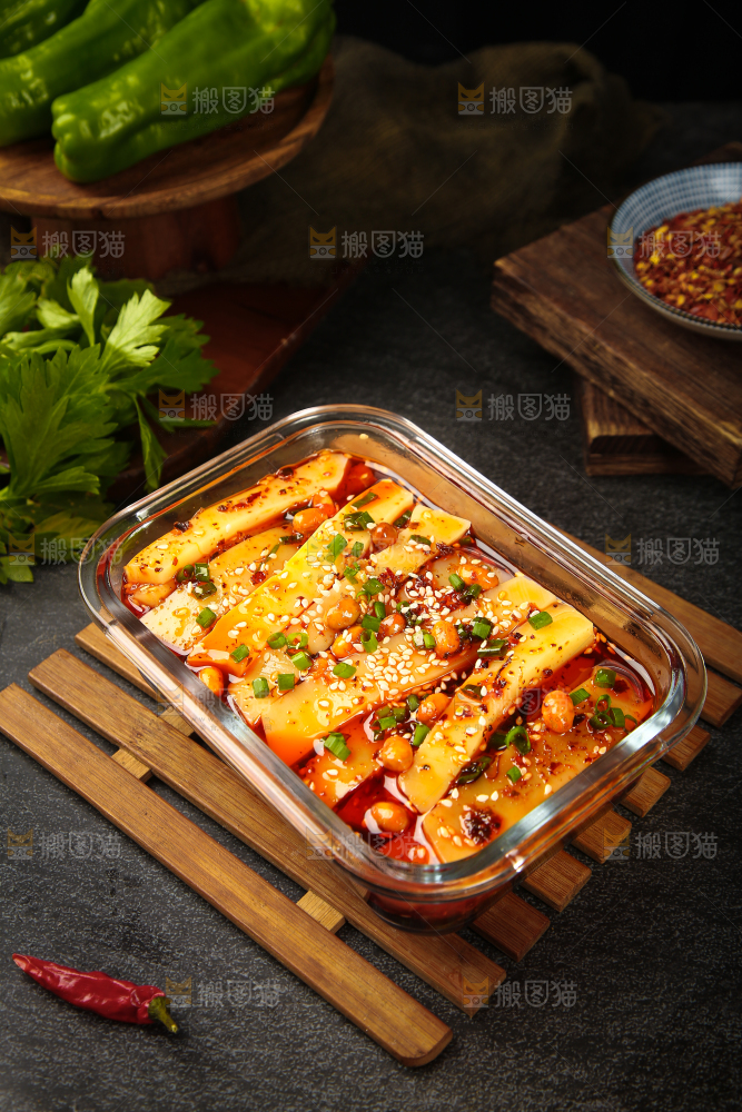 碗里的的凉拌米豆腐