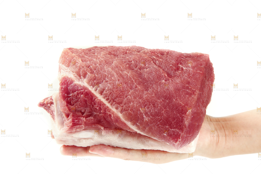 手里拿着里脊肉