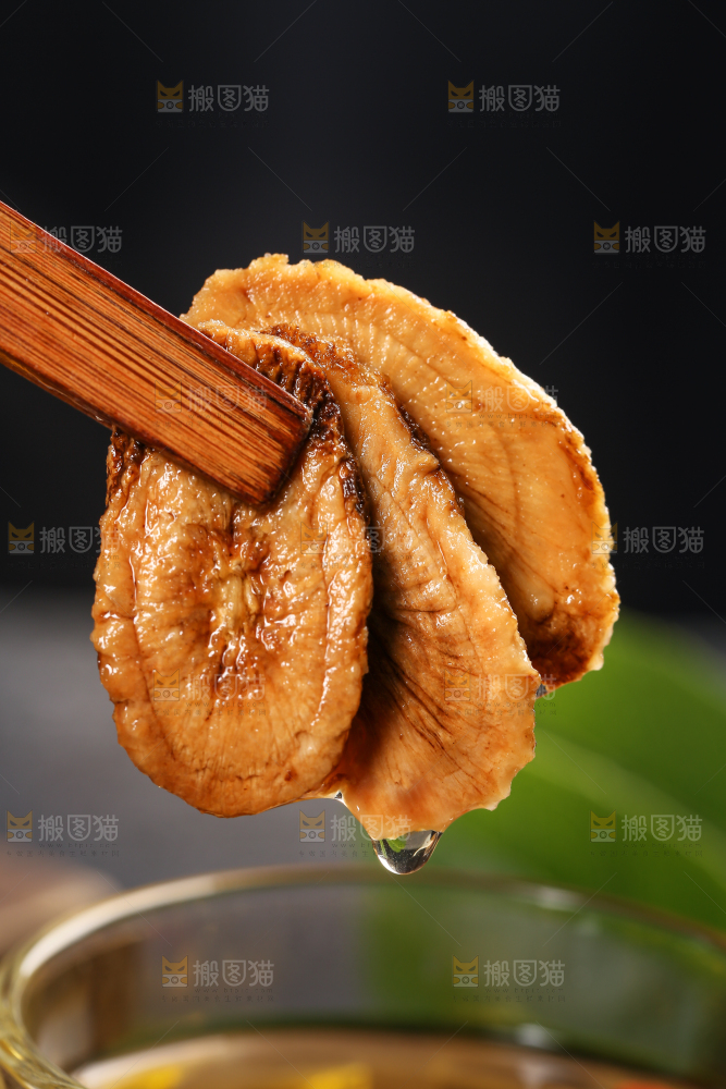 夹子上夹着牛蒡片
