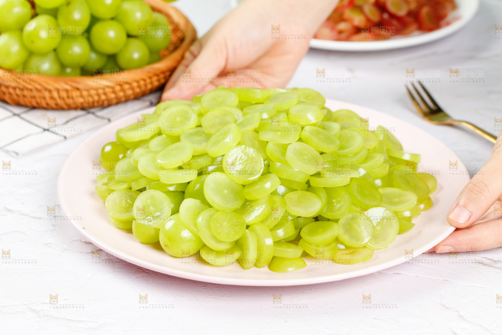 一盘青提果肉