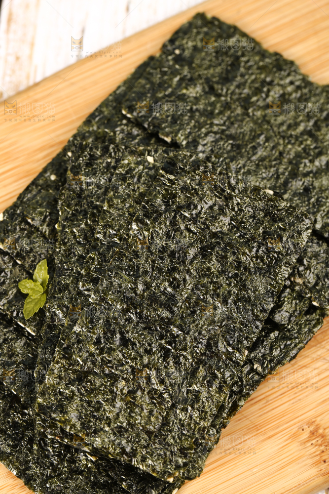 木板上的海苔片