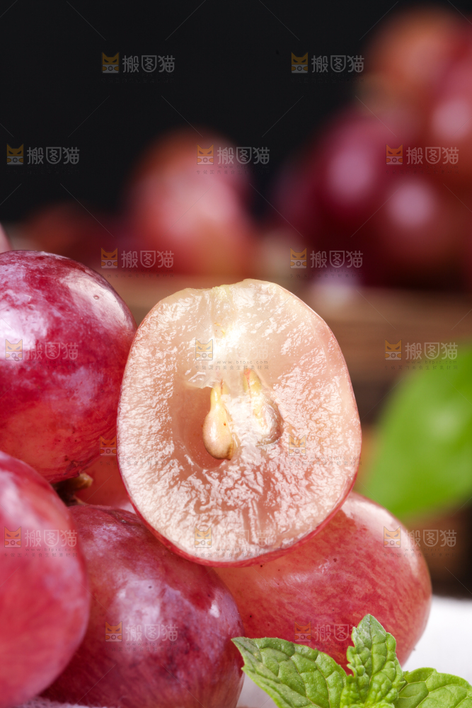 白底上的红提