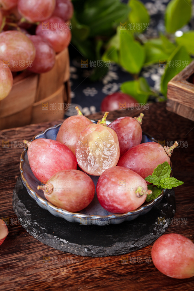 一盘红提葡萄