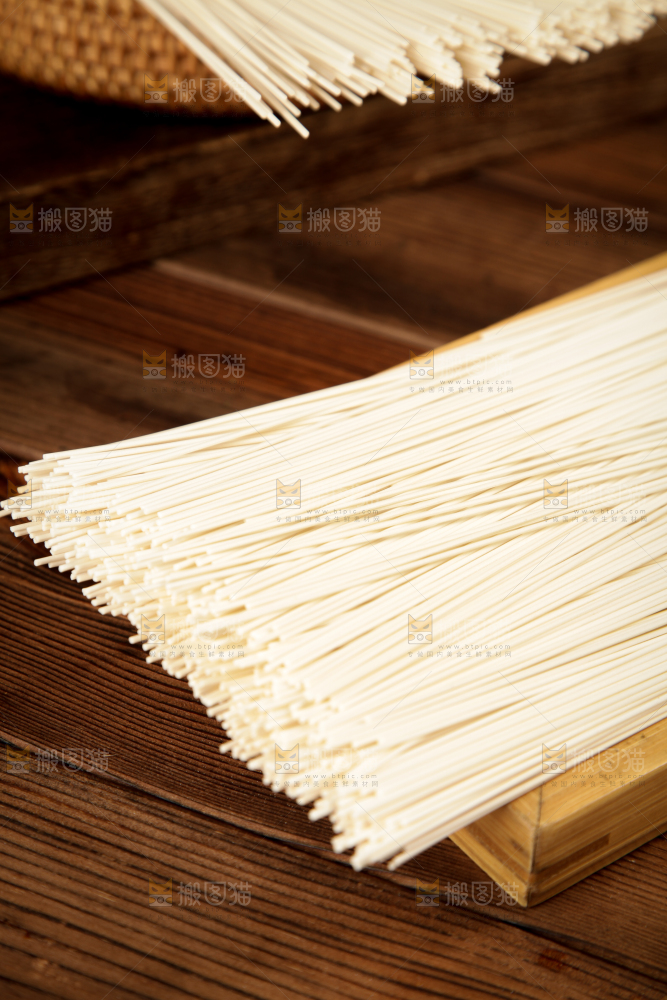 盘子里的细挂面