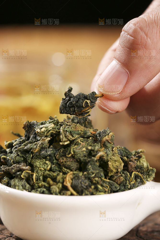 木底上放着的桑叶茶