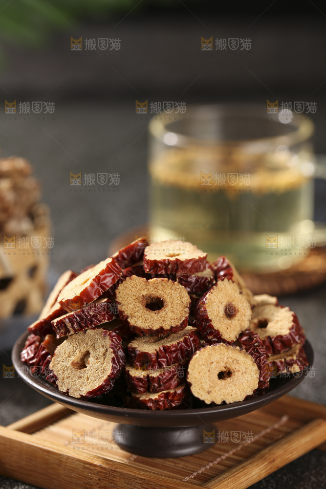 深底上的红枣片