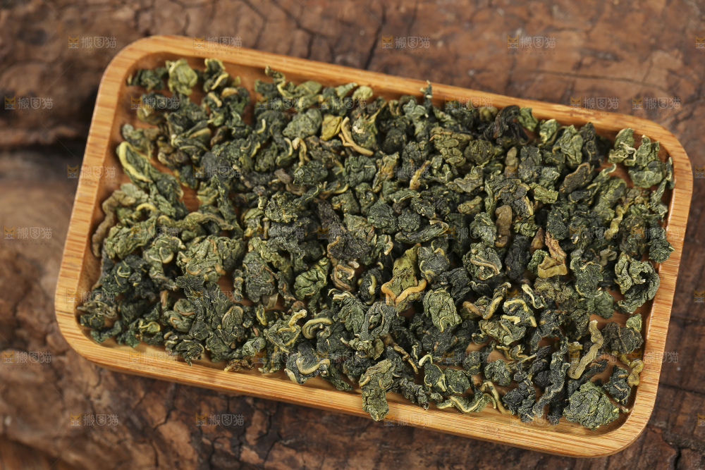 木底上放着的桑叶茶