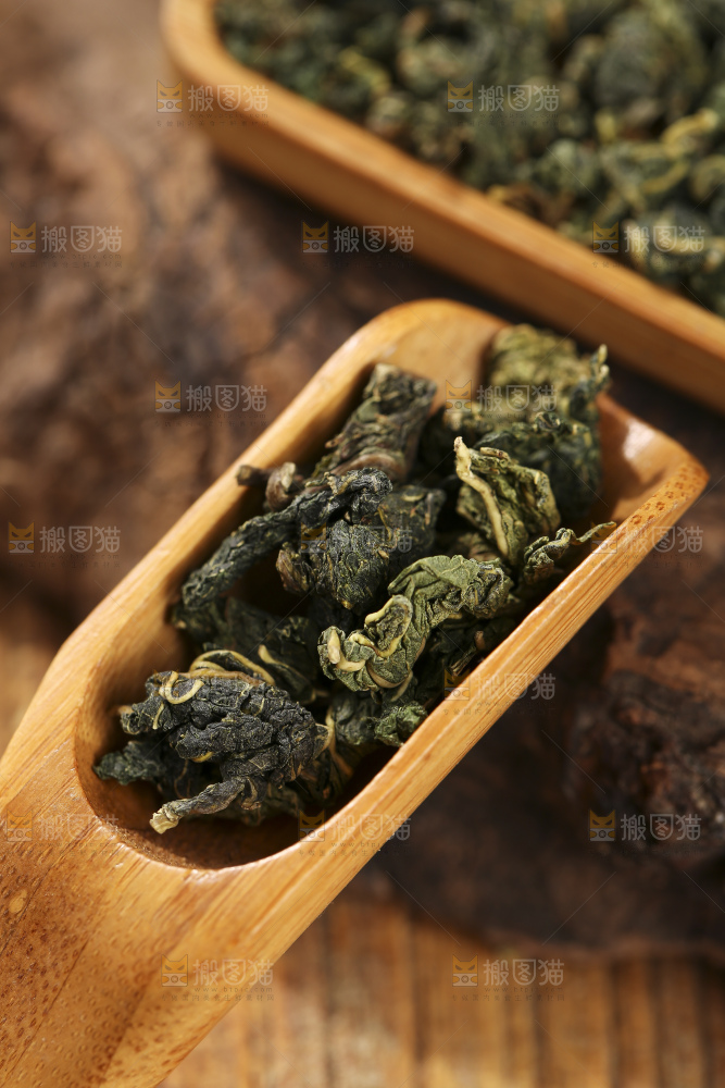 木底上放着的桑叶茶