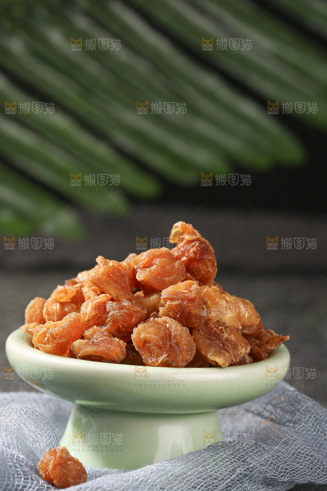 深底上放着桂圆干