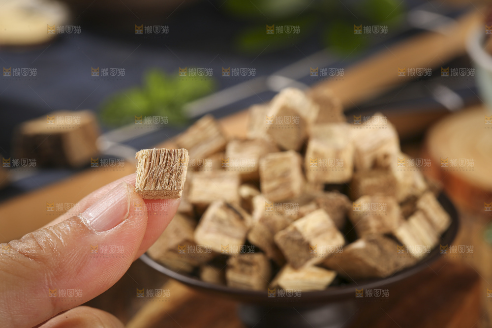 木底上的葛根