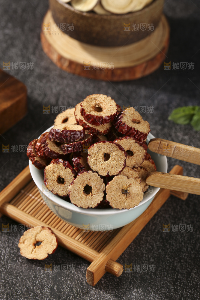 深底上的红枣片
