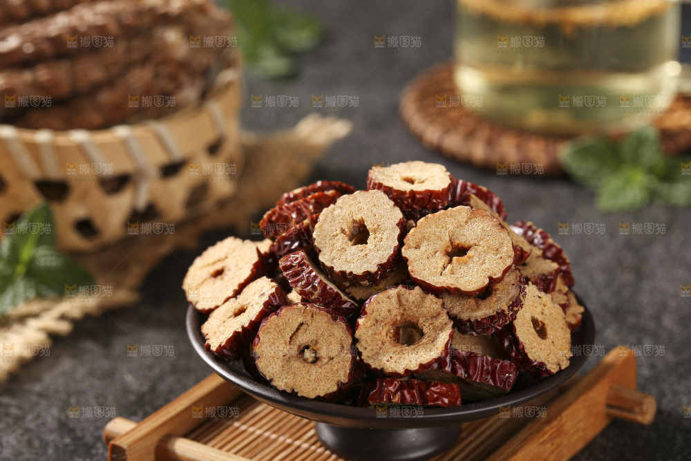 深底上的红枣片