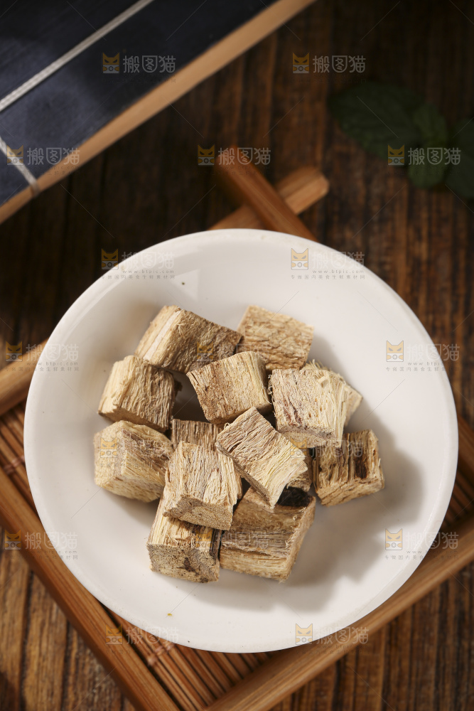 木底上的葛根