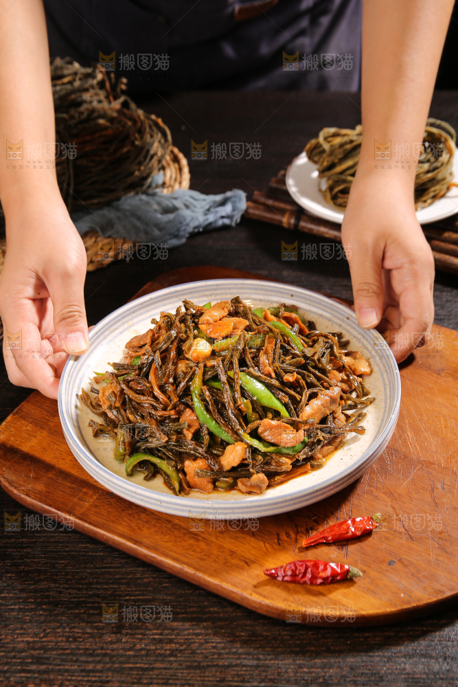 深底上的干豆角炒肉
