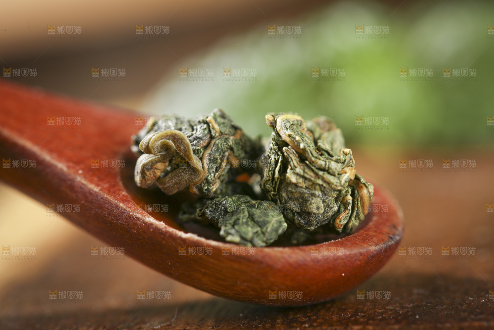 木底上放着的桑叶茶
