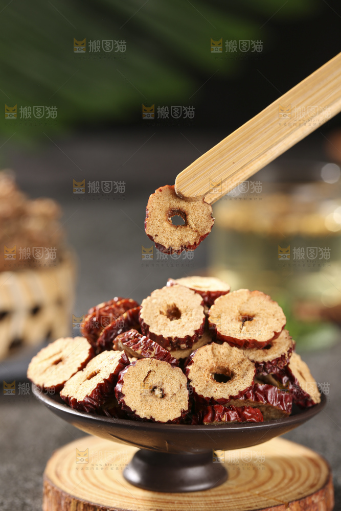 深底上的红枣片