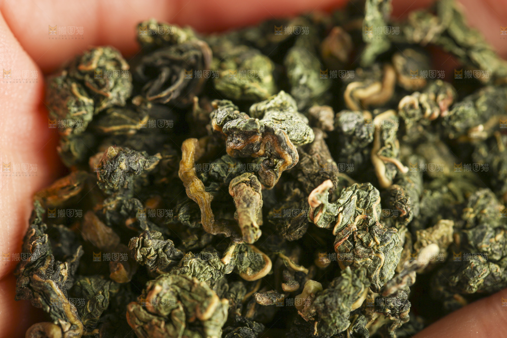 木底上放着的桑叶茶