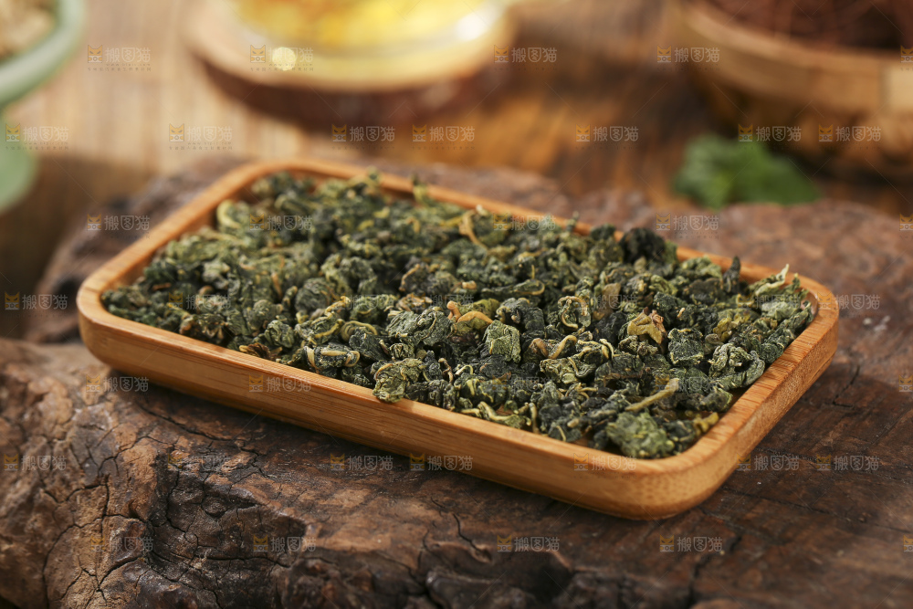 木底上放着的桑叶茶