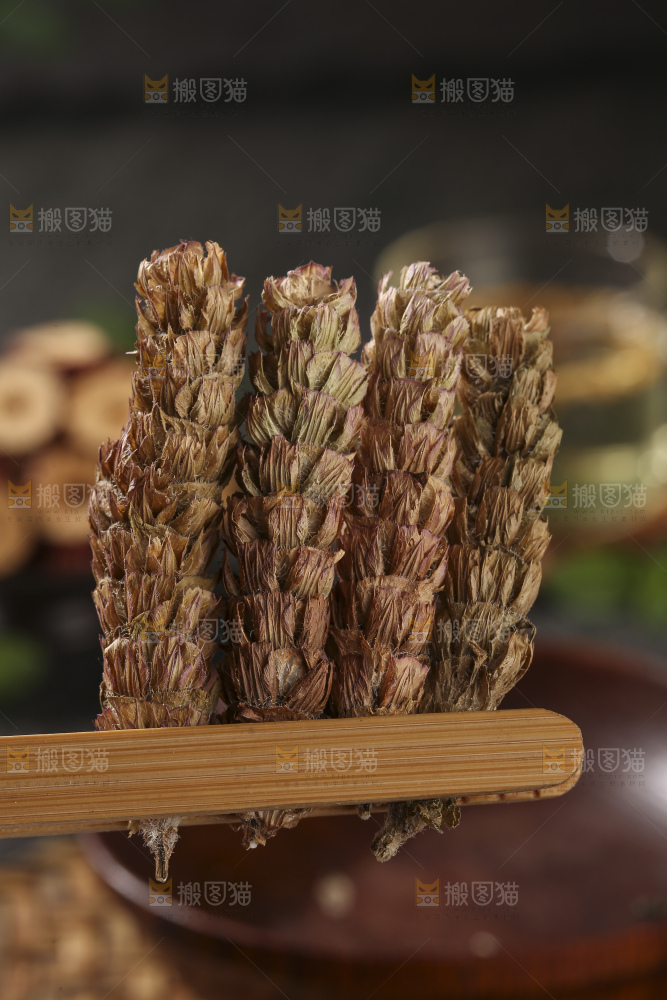 木底上的夏枯草