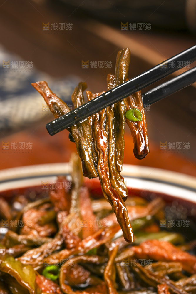 深底上的干豆角炒肉