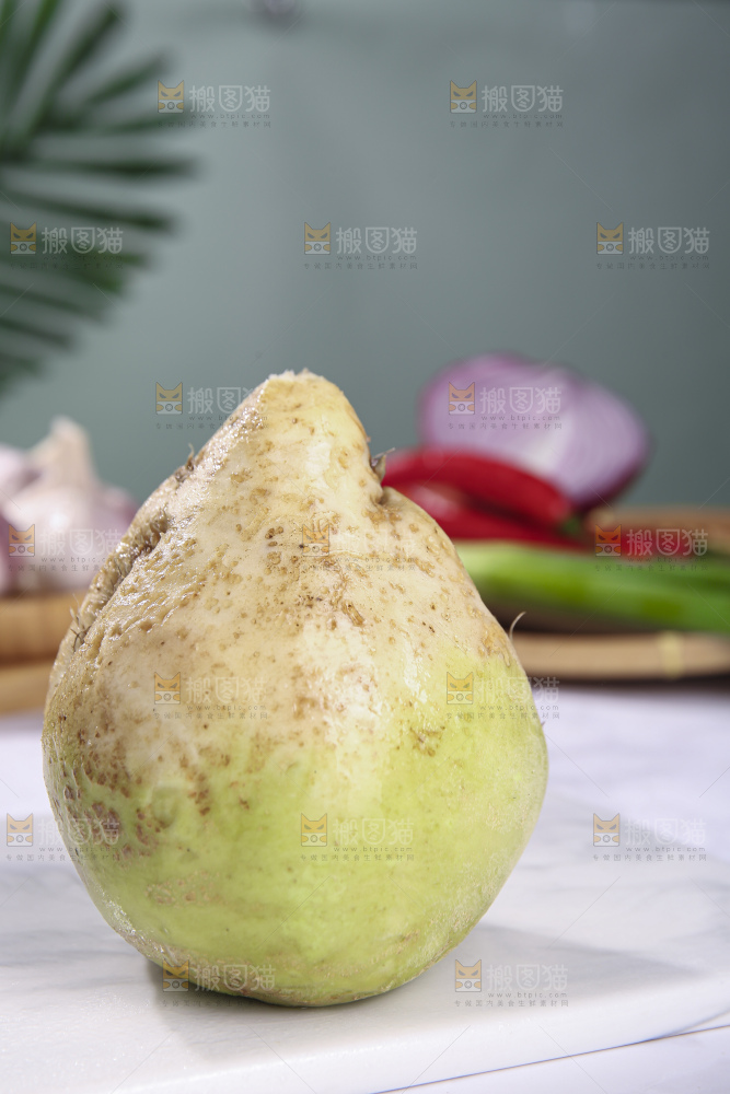 浅底上放着大头芥菜