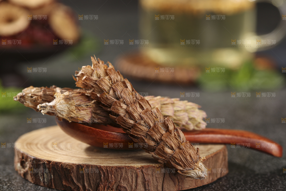 木底上的夏枯草