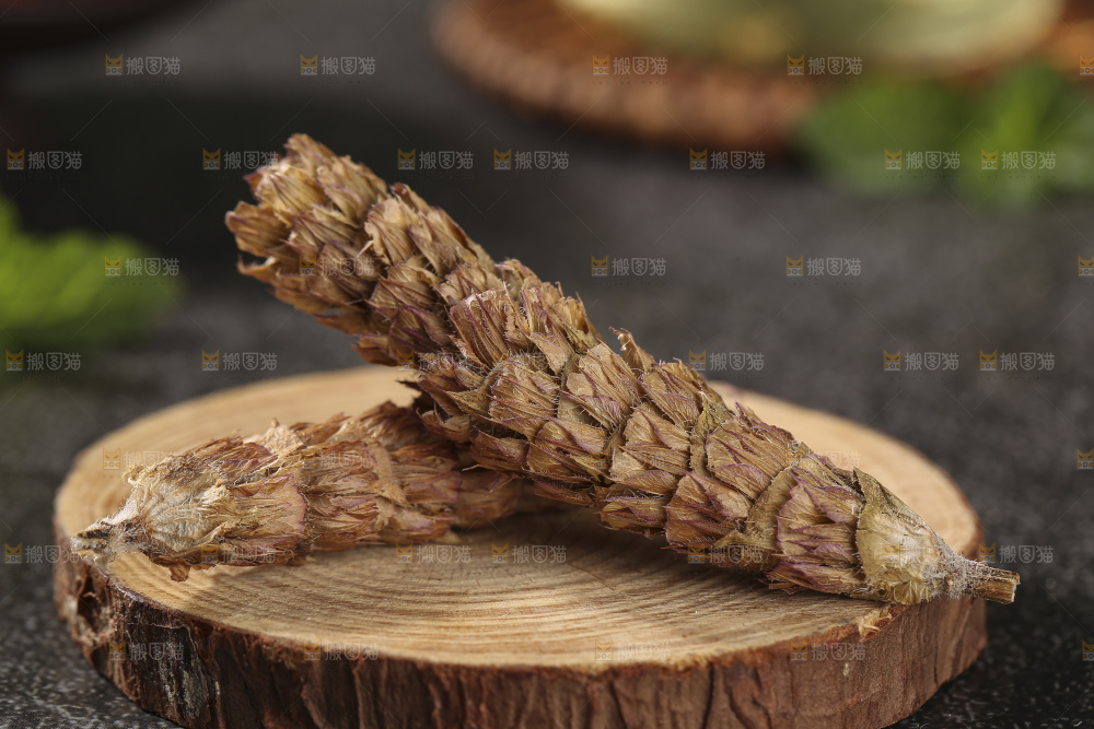 木底上的夏枯草