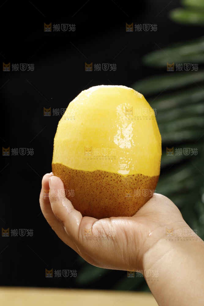 深底上放着佳沛奇异果