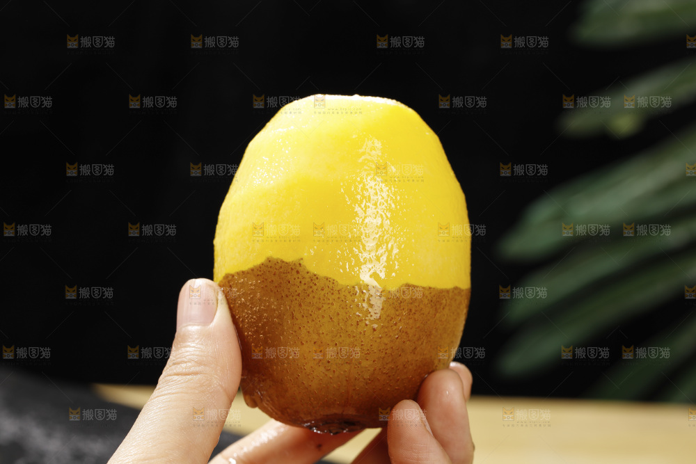 深底上放着佳沛奇异果