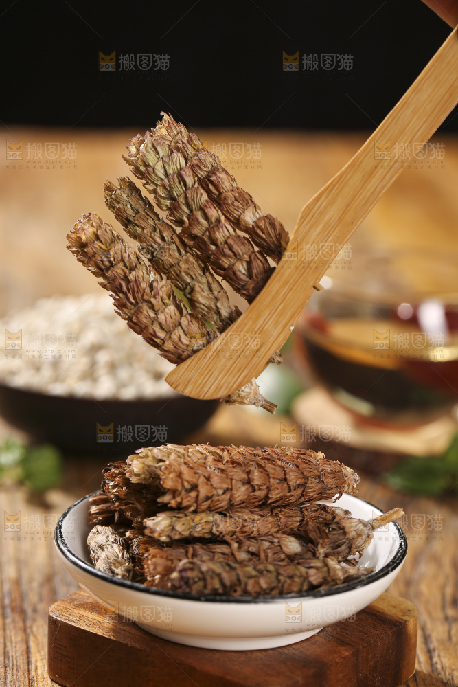 木底上的夏枯草