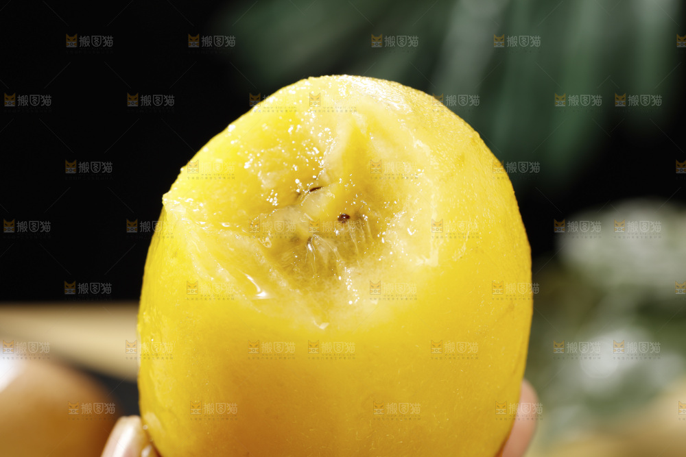 深底上放着佳沛奇异果