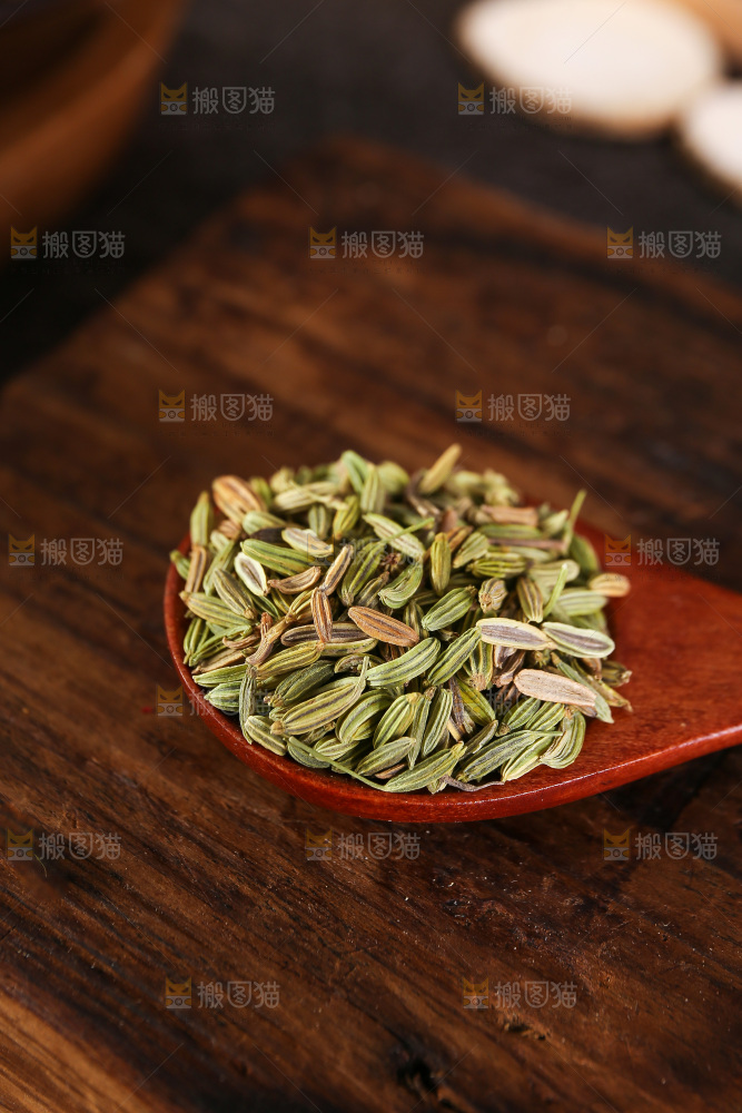木底上的小茴香籽