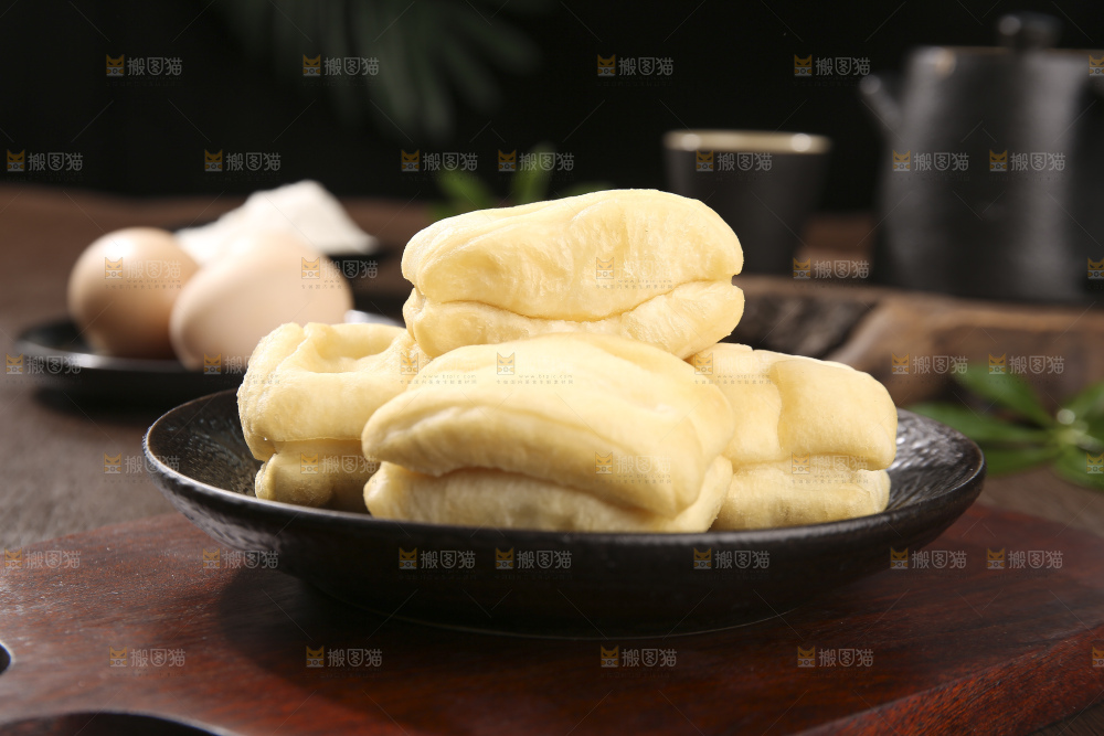 深底上的香酥油条