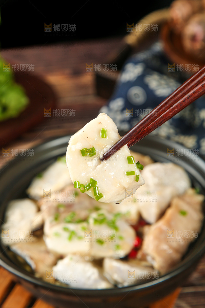 深底上的芋头排骨煲