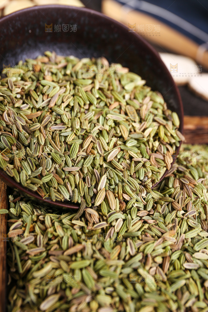 木底上的小茴香籽