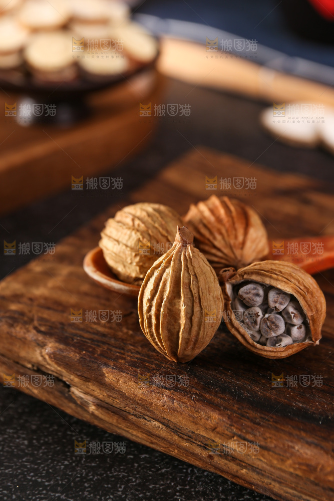 木底上的草果