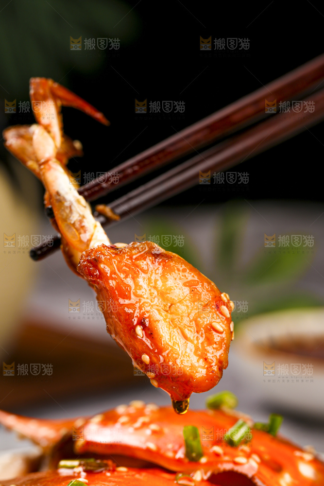 深底上的香辣梭子蟹