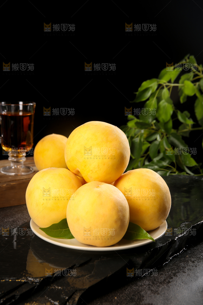 深底上的锦绣黄桃